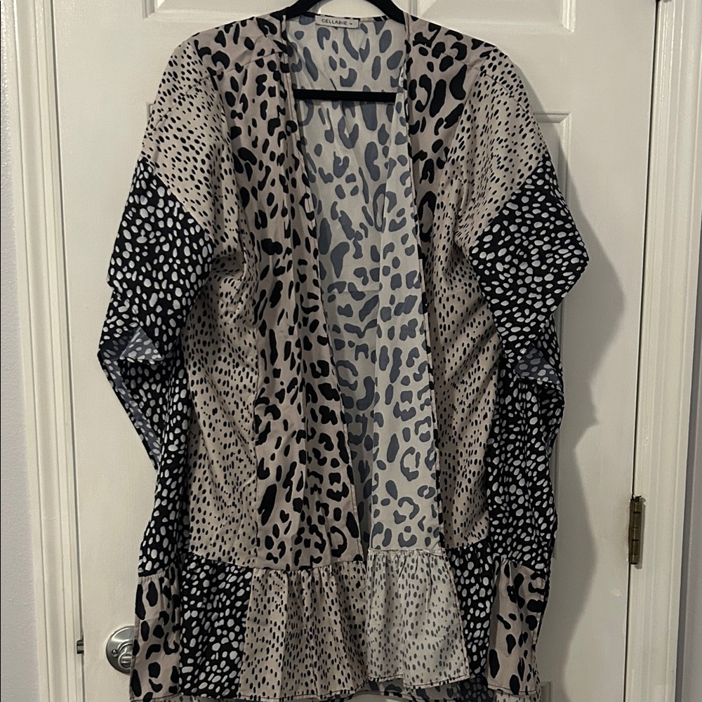Stylish Leopard Print Kimono Vest. Light weight.